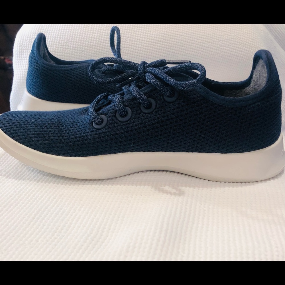 Allbirds woman’s tree runners size 8